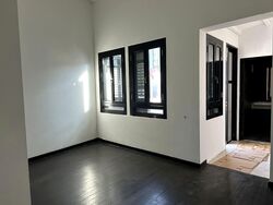 Jalan Pisang (D7), Office #544330051